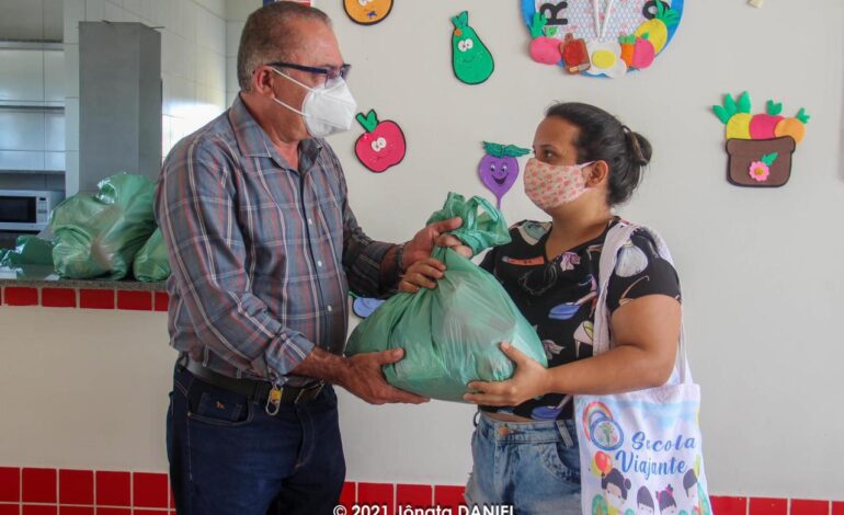  Estudantes de Agrestina recebem Kit Alimentação do Governo Municipal