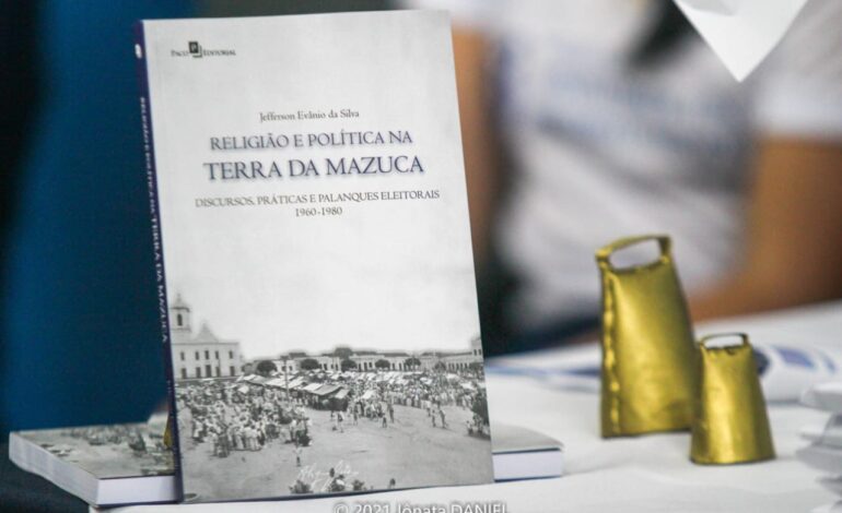  Escolas e Biblioteca Municipal de Agrestina recebem doação de livro “Religião e Política na Terra da Mazuca”