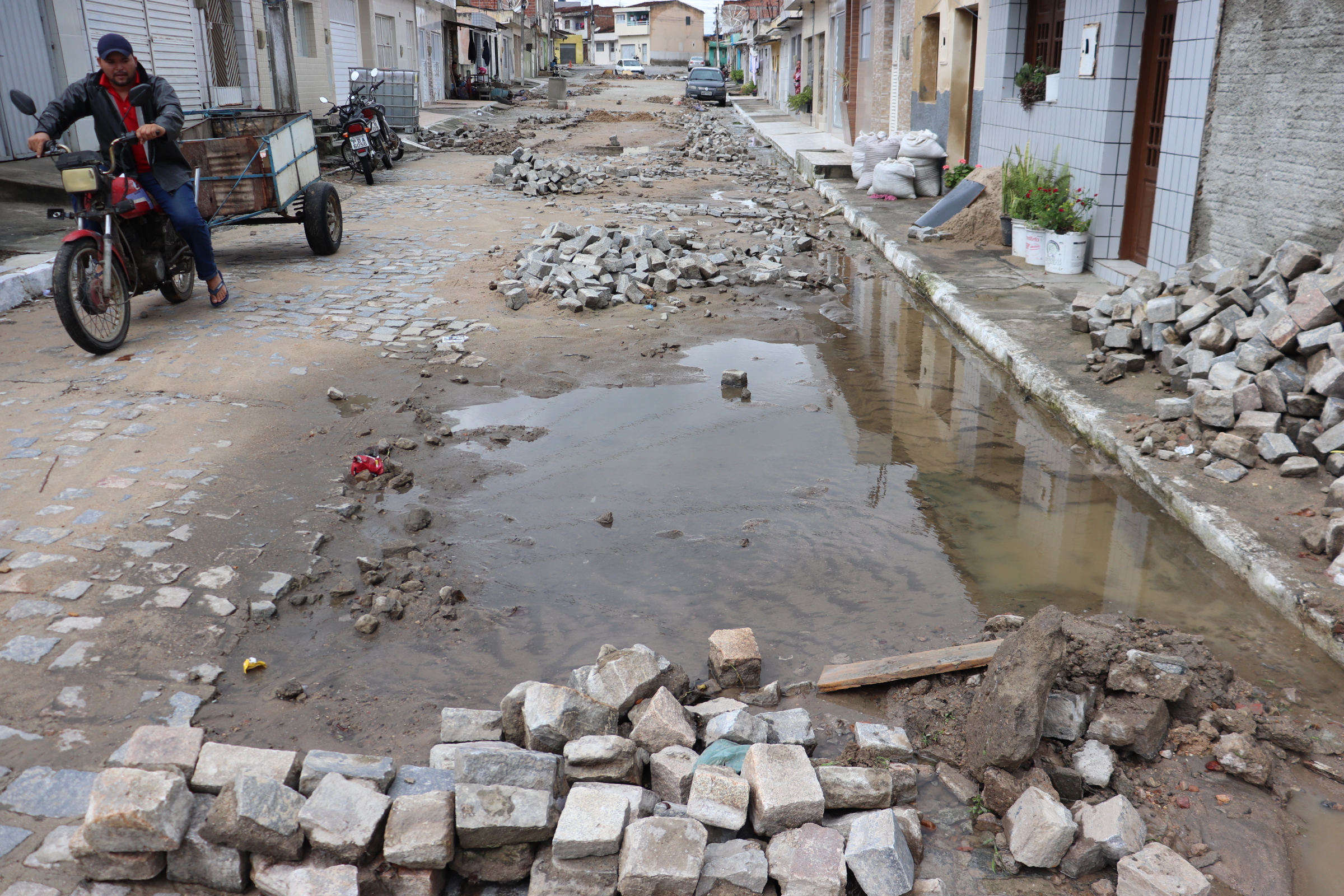  Chuvas – Reparo de ruas danificadas